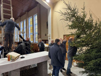 Strojenie kościoła na Boże Narodzenie